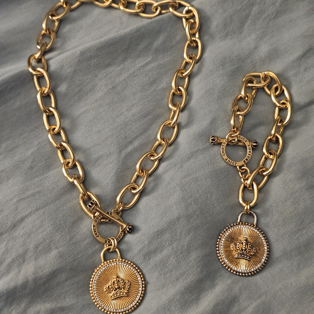 Juicy Couture Gold Chain Necklace with Crown Medallion Set Rare Piece